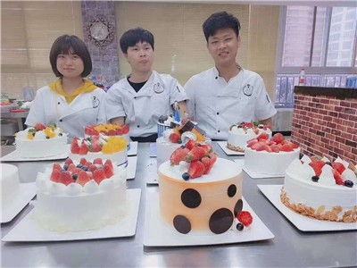 探索西点艺术之旅 南充百甲蛋糕培训学校与阳江西点学校